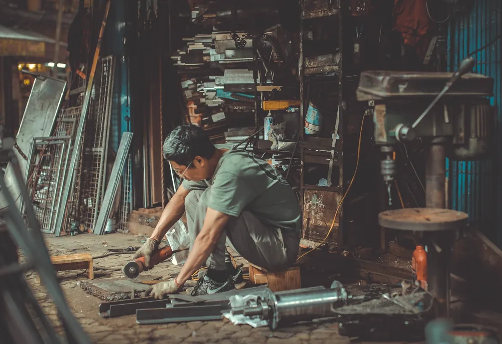 若手社員の作業風景